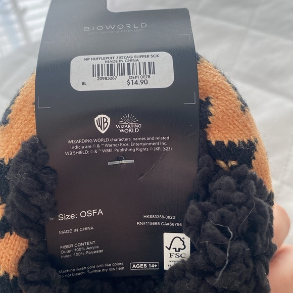 Harry Potter Hufflepuff Slipper Socks - Picture 4 of 4